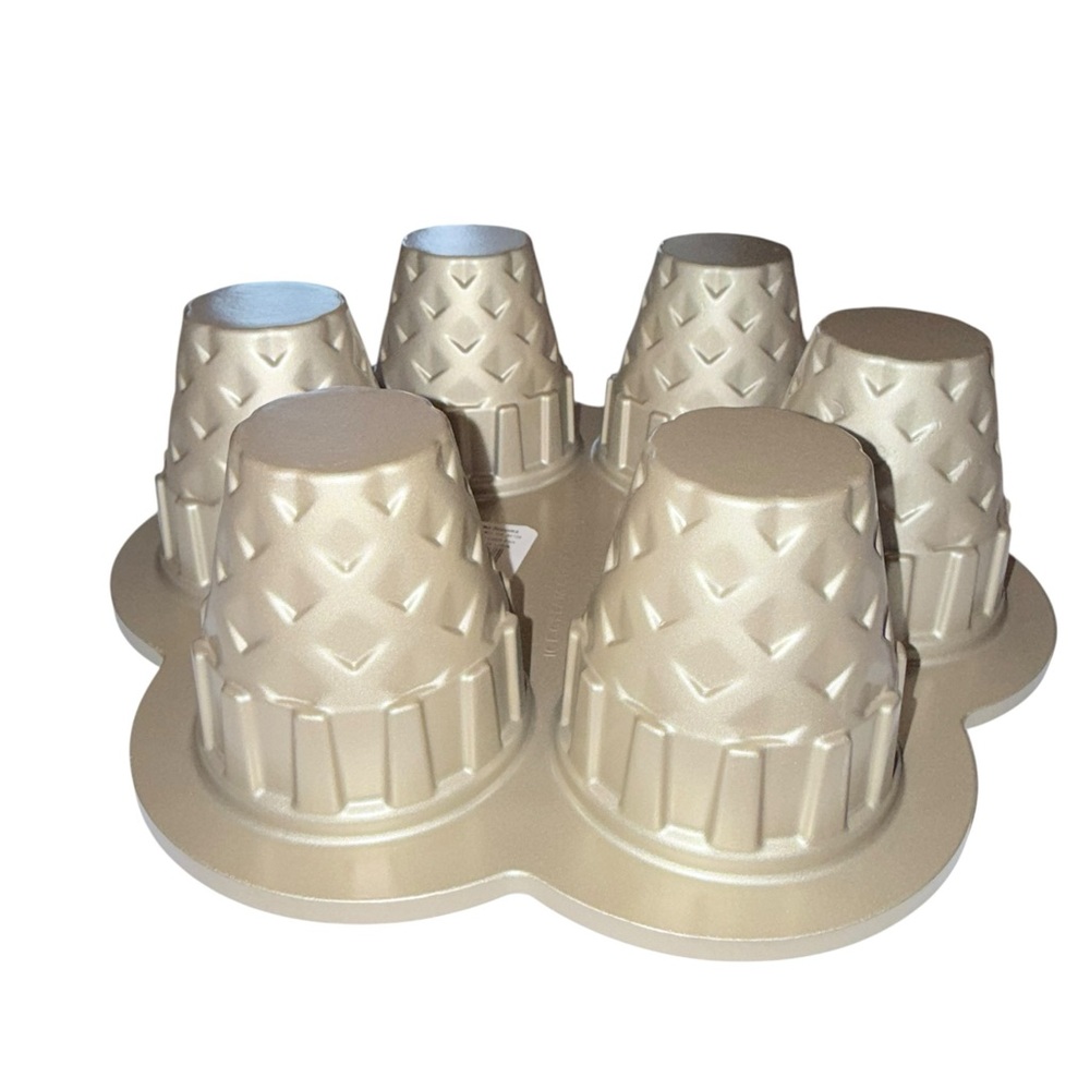 Williams Sonoma Nordic Ware Nonstick Cast Aluminum Ice Cream Cone Cake Pan - Picture 6 of 7
